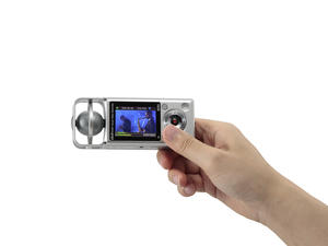 Zoom Q2HD Handy Video Recorder - rear view with hand