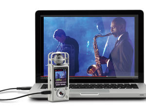 Zoom Q2HD Handy Video Recorder - Q2HD with laptop